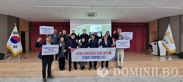 지난해 9월 열린 제16회 김포 세계인 큰 잔치에서 시민들이 함께 하고 있는 ‘김포에 사는 우리’ 캠페인